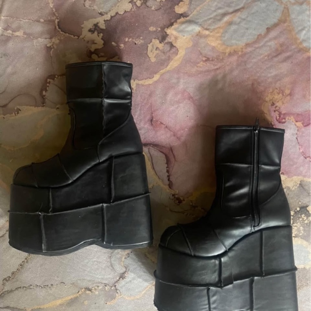 Demonia Stack-201 Platform Boots